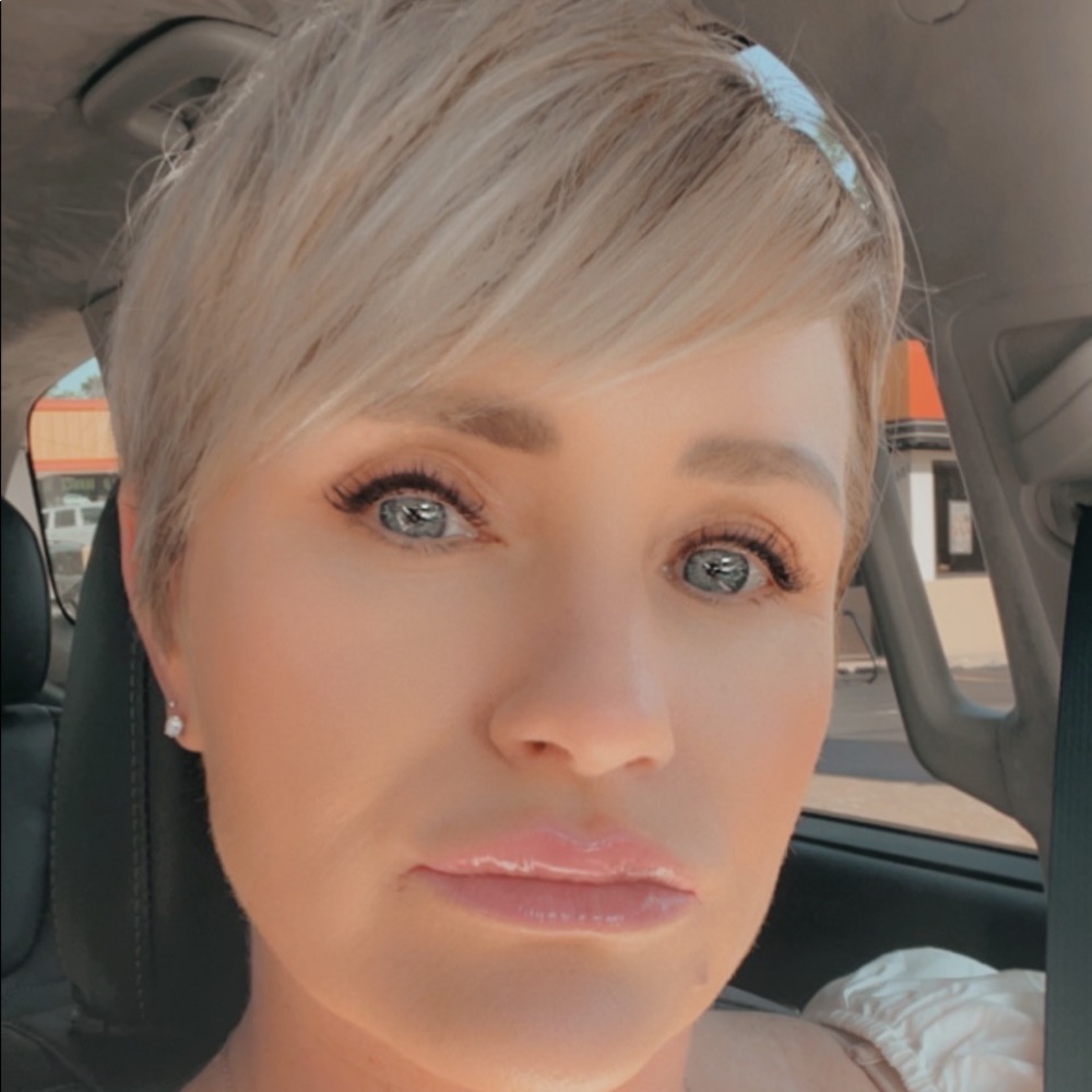 Meet your Posher, Andrea